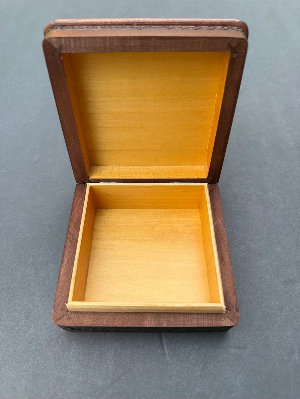 Poland 🇵🇱 Vintage Wooden Jewelry Box with Carved Floral Medallion - Brown